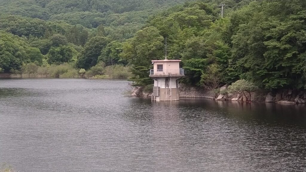 岩部ダムの取水塔