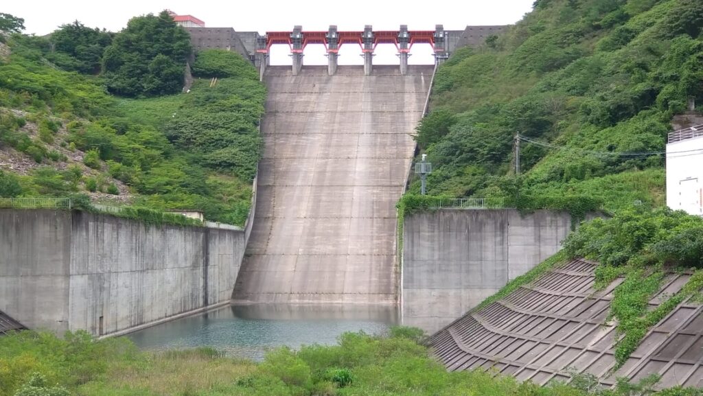 大柿ダムの非常用洪水吐