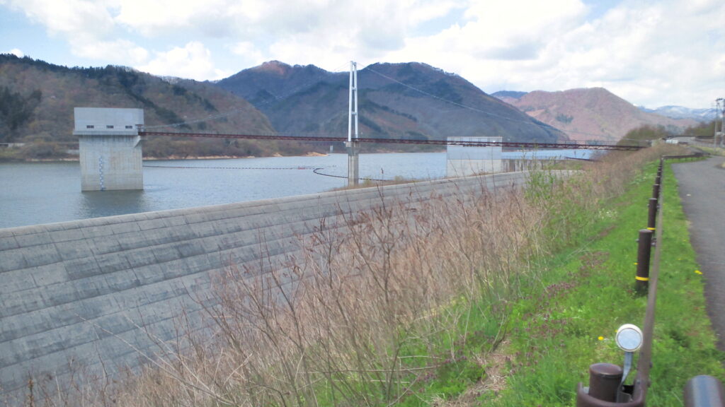 摺上川ダムの取水塔