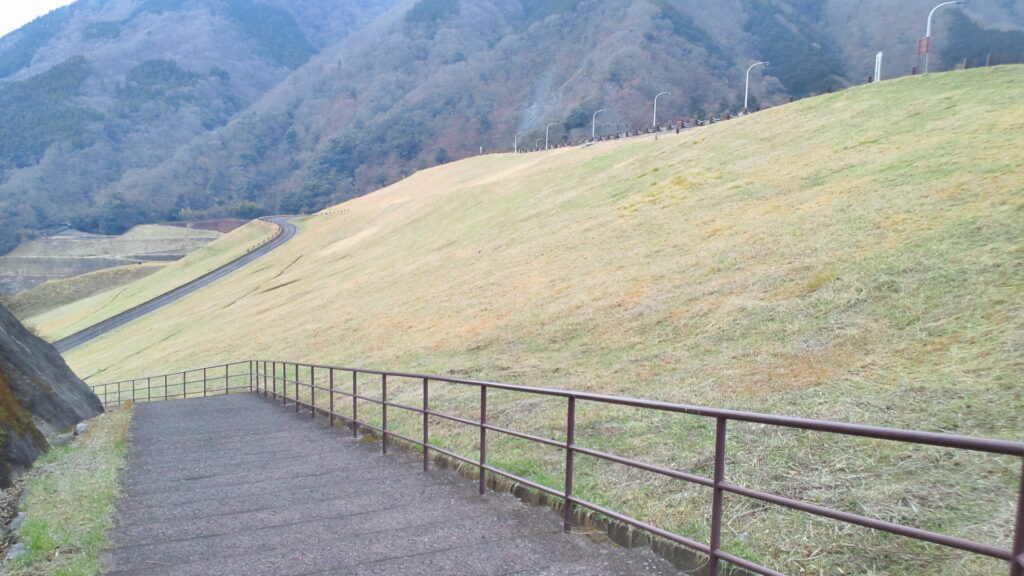 三保ダムの階段