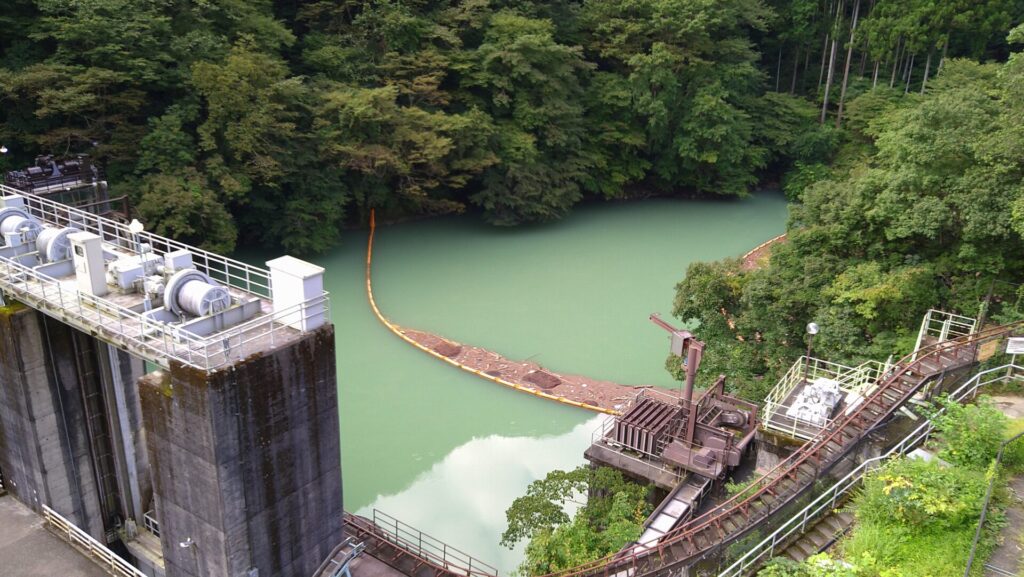 白丸湖の風景