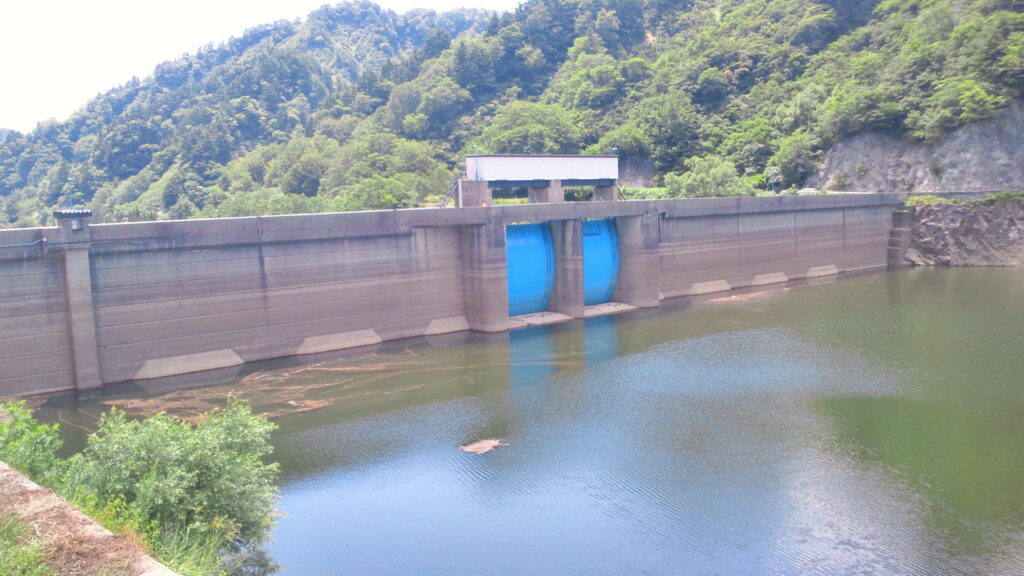 上流側から見た木地山ダム