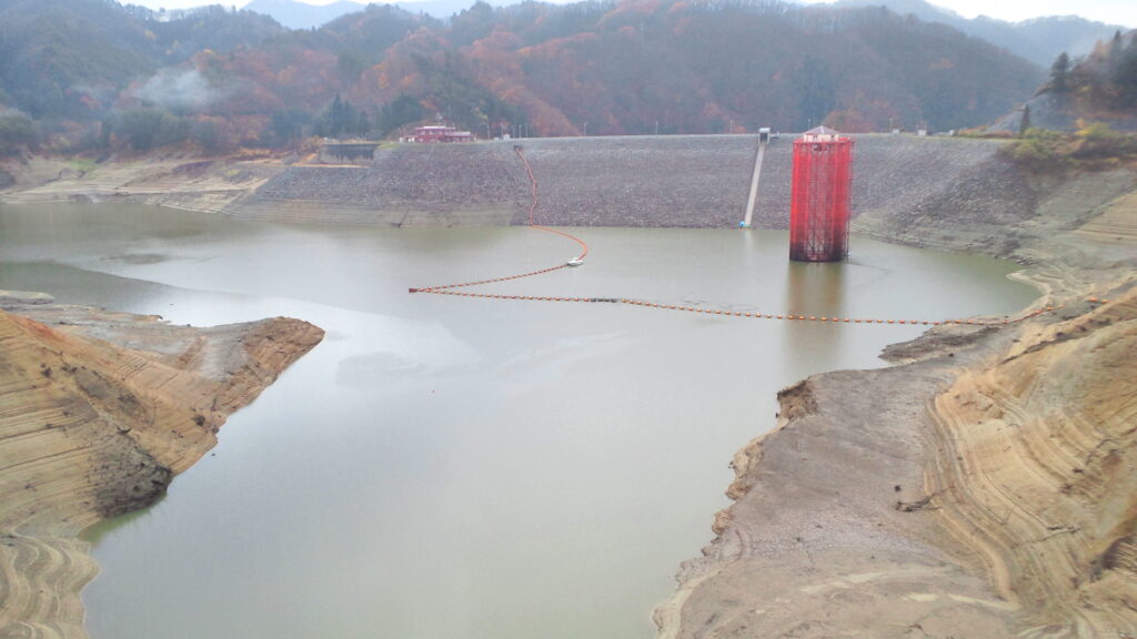 上流側から見た水窪ダム