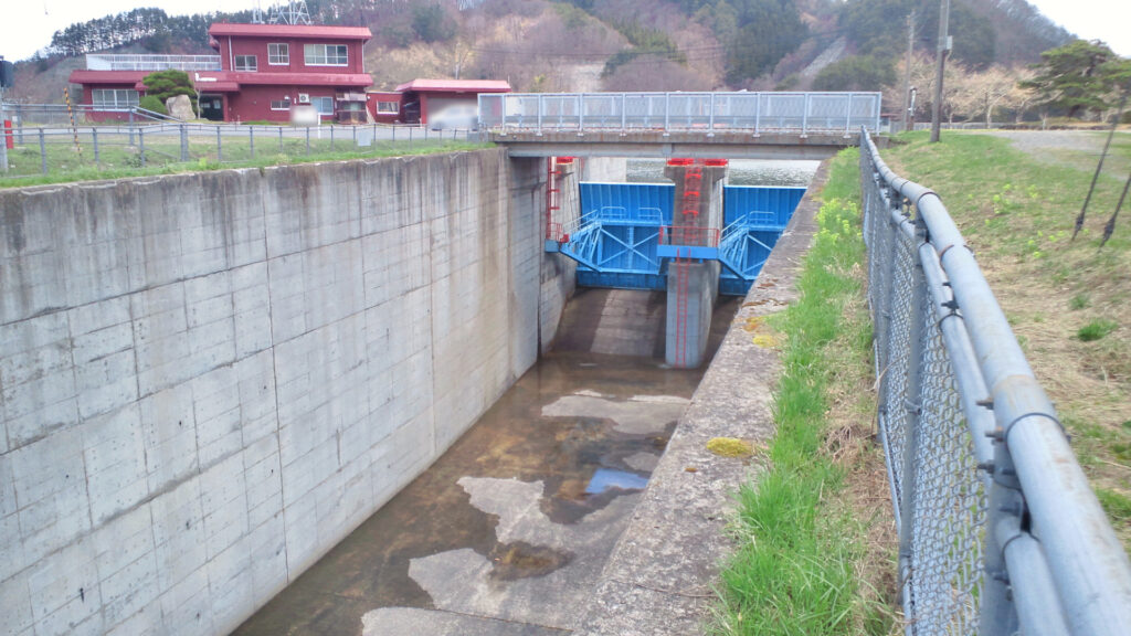 水窪ダムの洪水吐