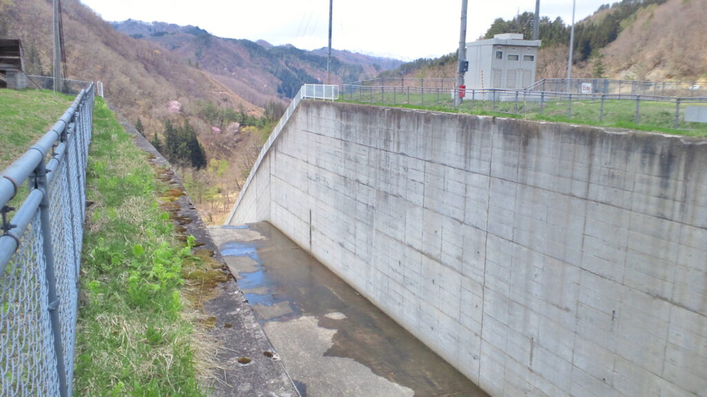 水窪ダムの導流部