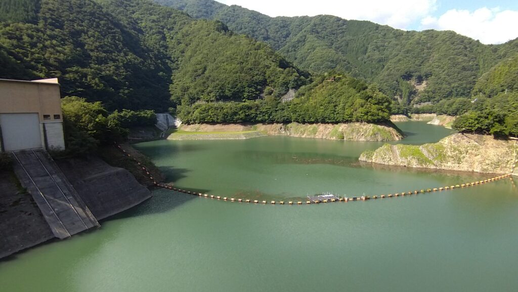 シオジの森ふかしろ湖の風景