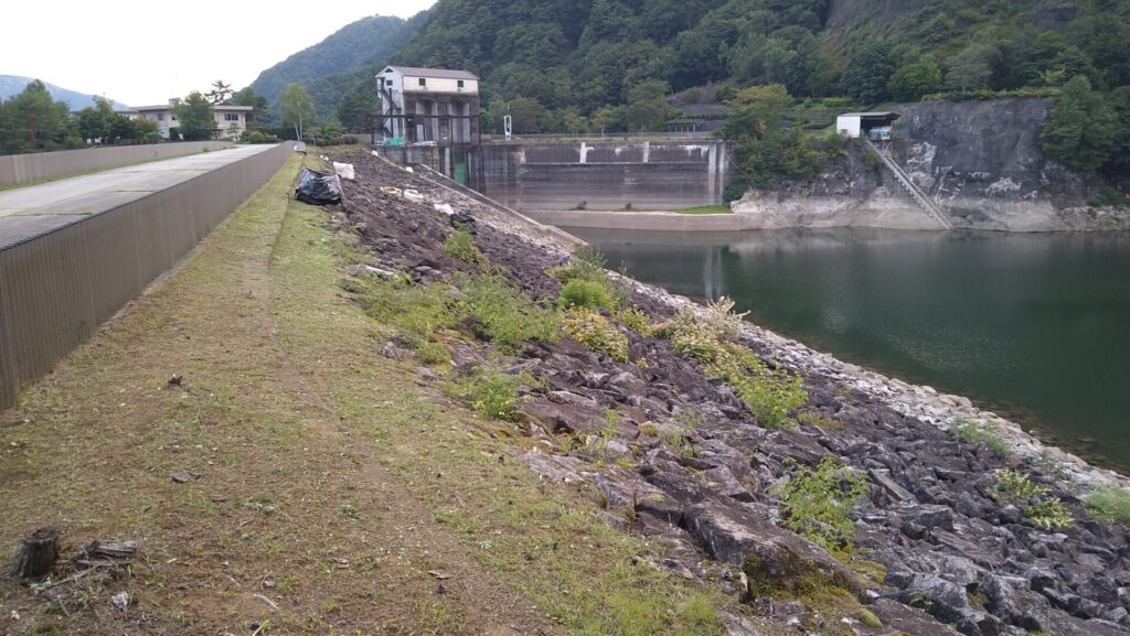 広瀬ダムの上流側