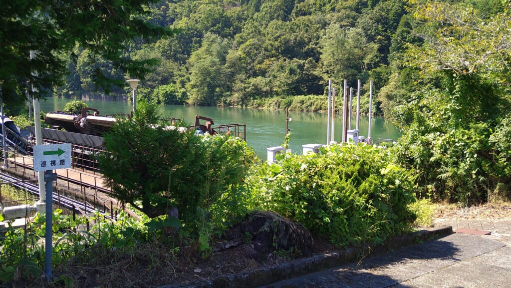 川茂ダムのダム湖