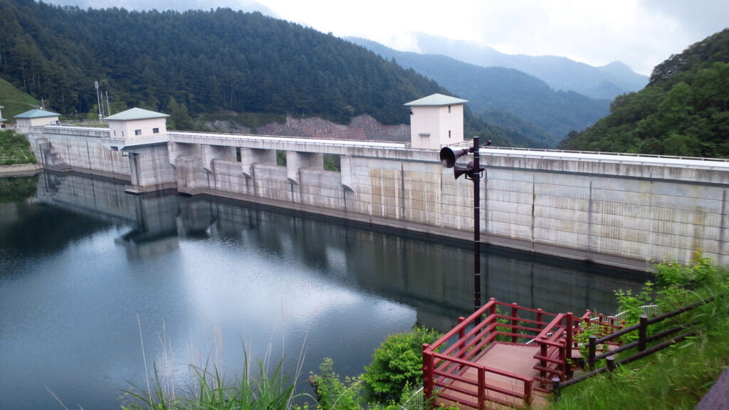 琴川ダムの上流側