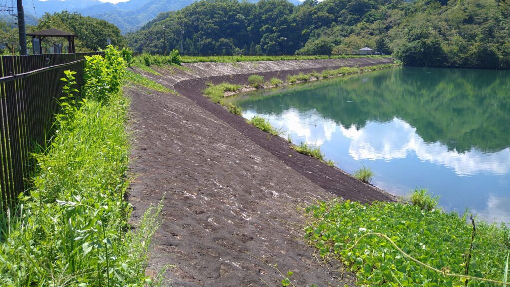 大野ダムの上流側