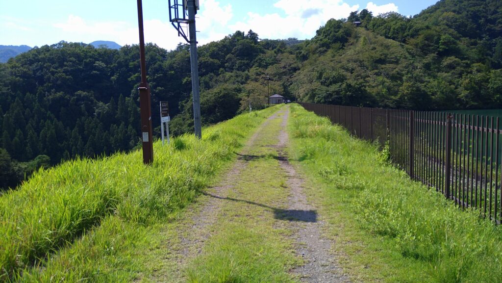 大野ダムの天端