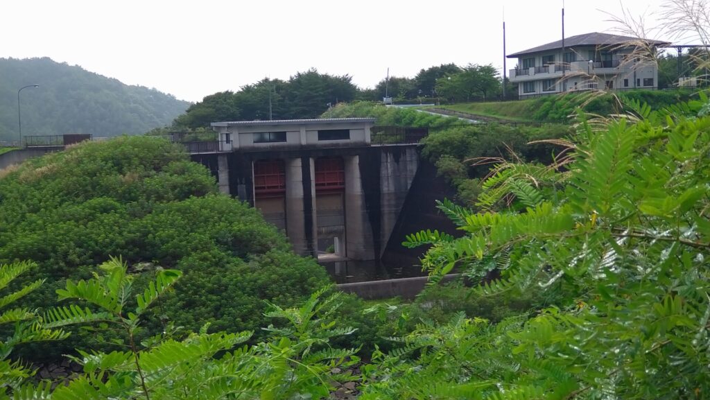 荒砥沢ダムの洪水吐