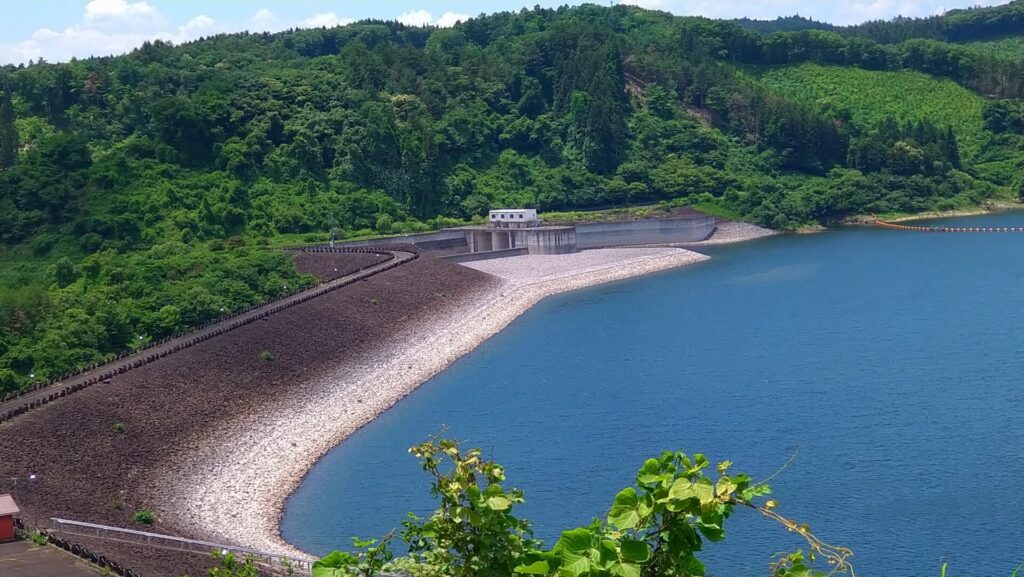 小田ダムの上流側