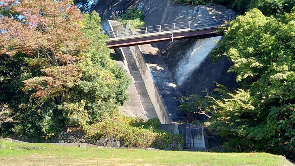 竜ヶ池の洪水吐