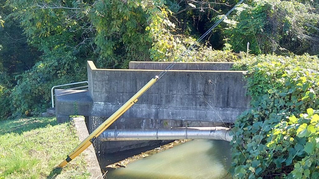 後沢溜池の洪水吐と水路