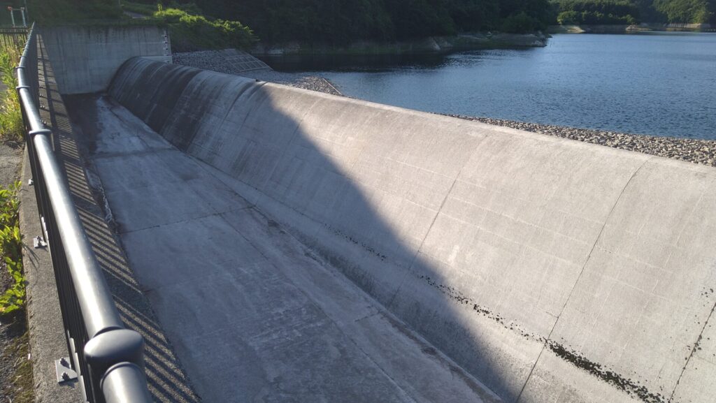 二ツ石ダムの洪水吐