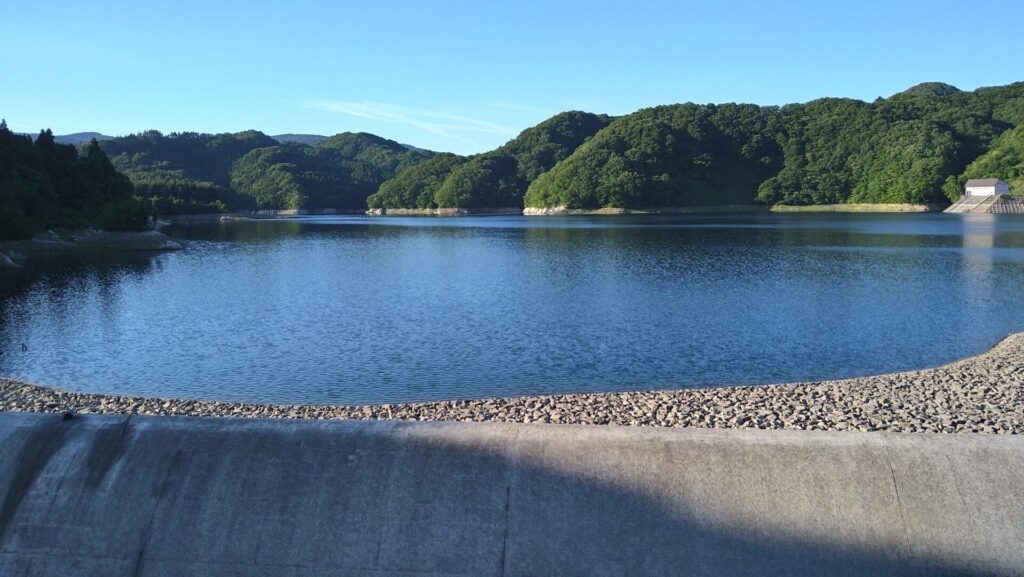 山美湖の風景