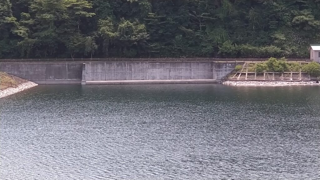 保野川ダムの洪水吐