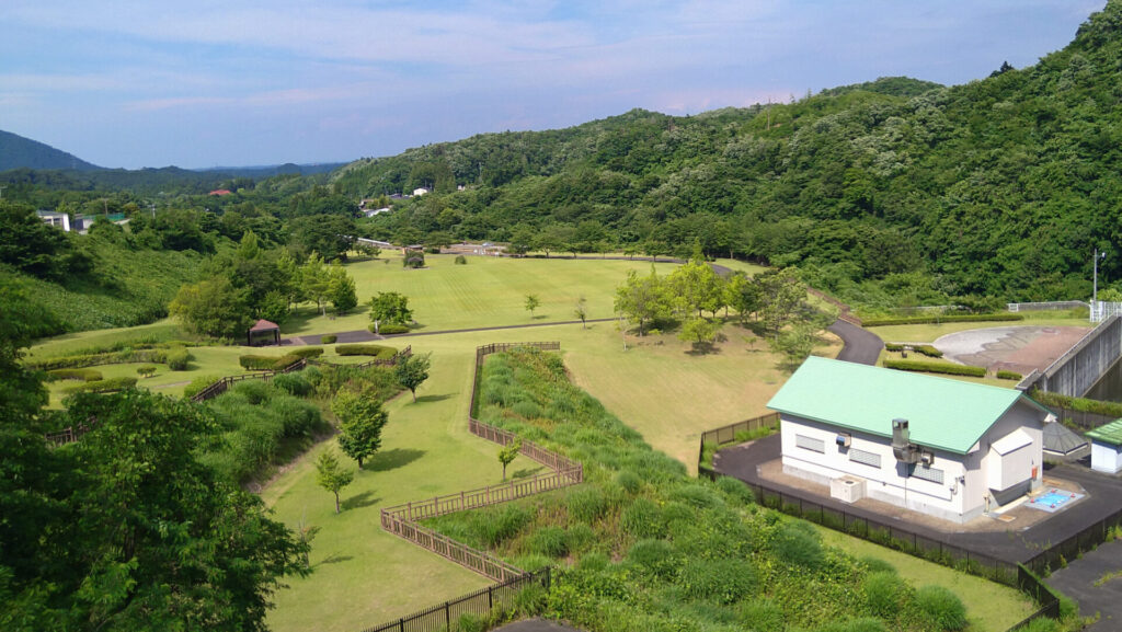 宮床ダムのダム下広場