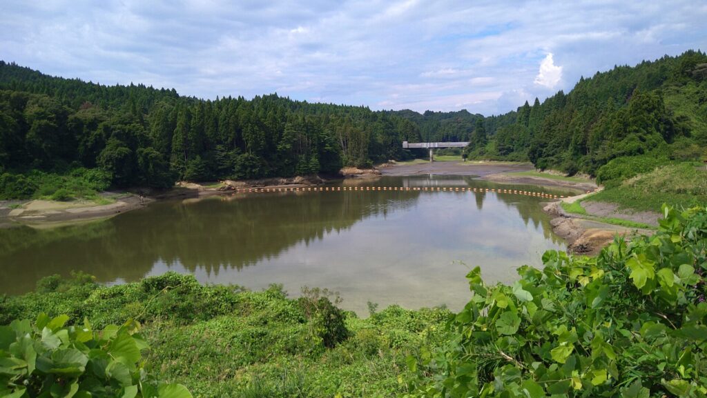 惣の関ダムのダム湖