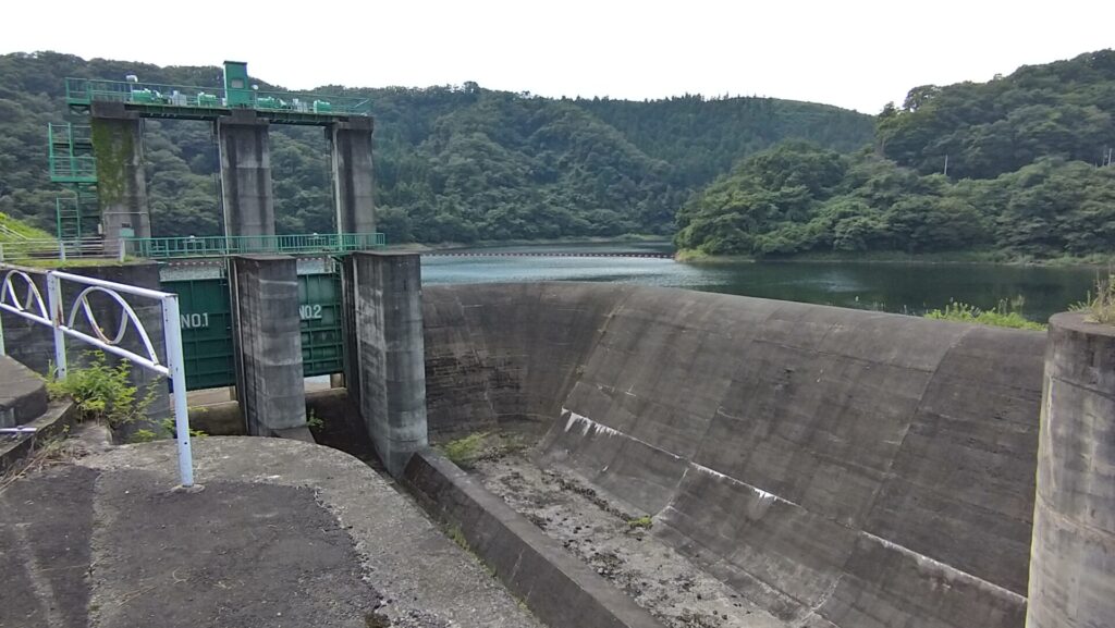 樽水ダムの洪水吐