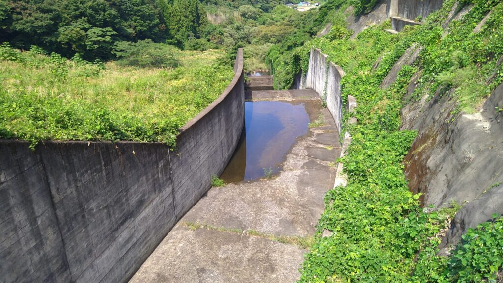 樽水ダムの洪水吐