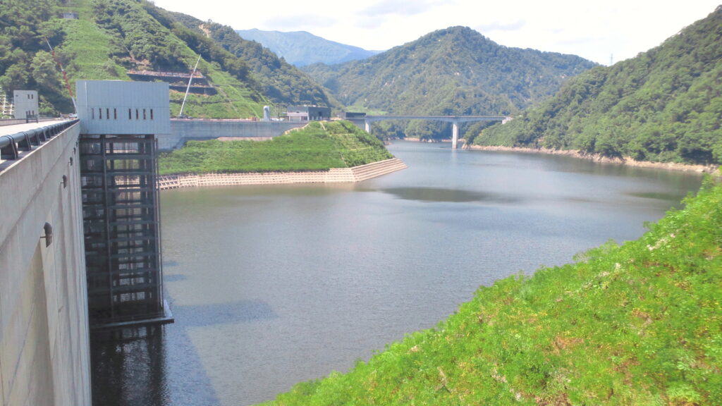 ながい百秋湖の風景