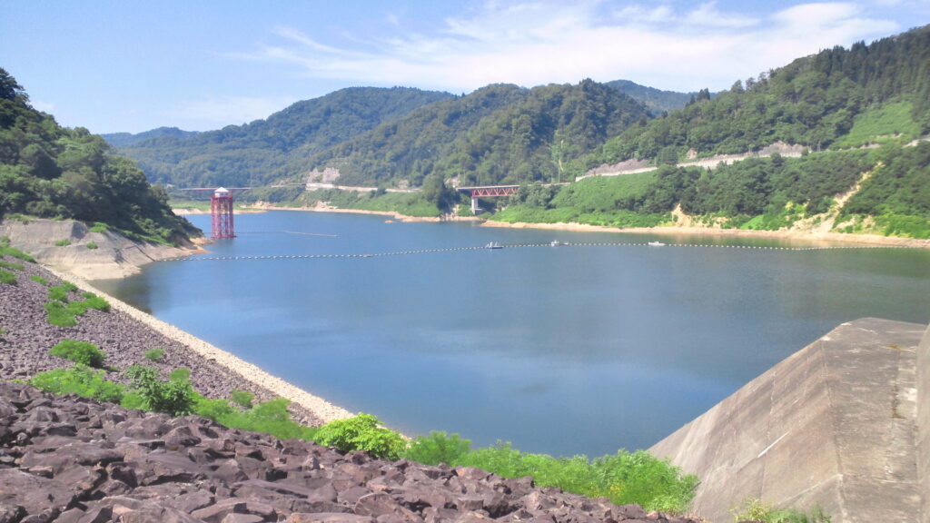 白川湖の風景