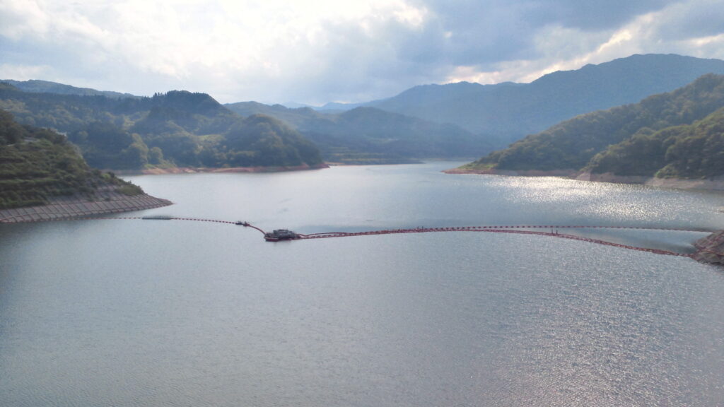 月山湖の風景