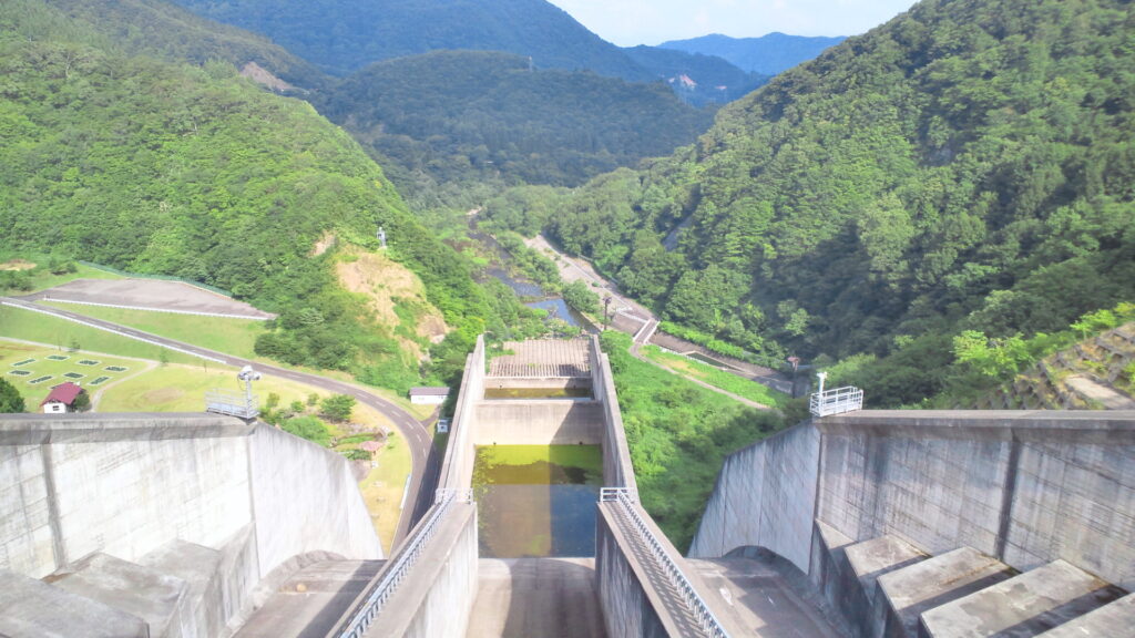 寒河江ダムの洪水吐