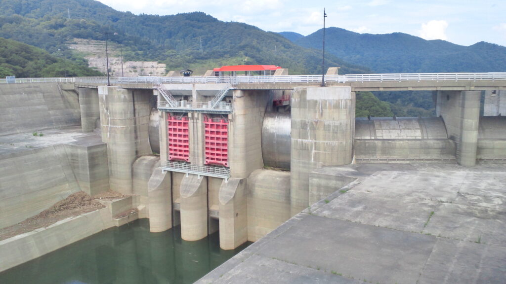 寒河江ダムの洪水吐