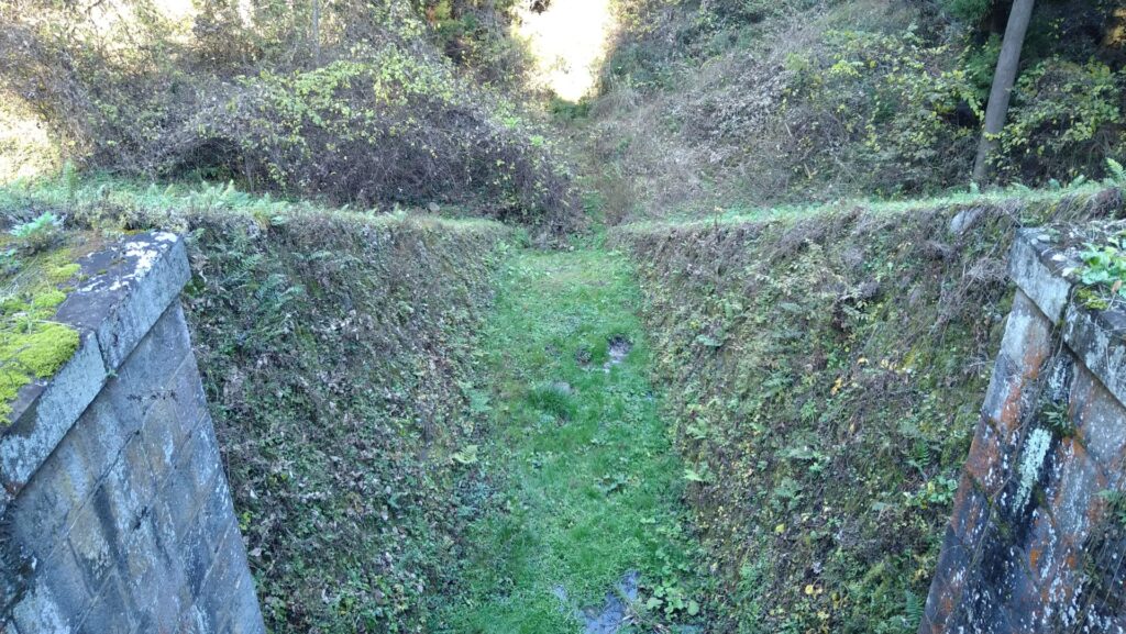 箱島ダムの洪水吐