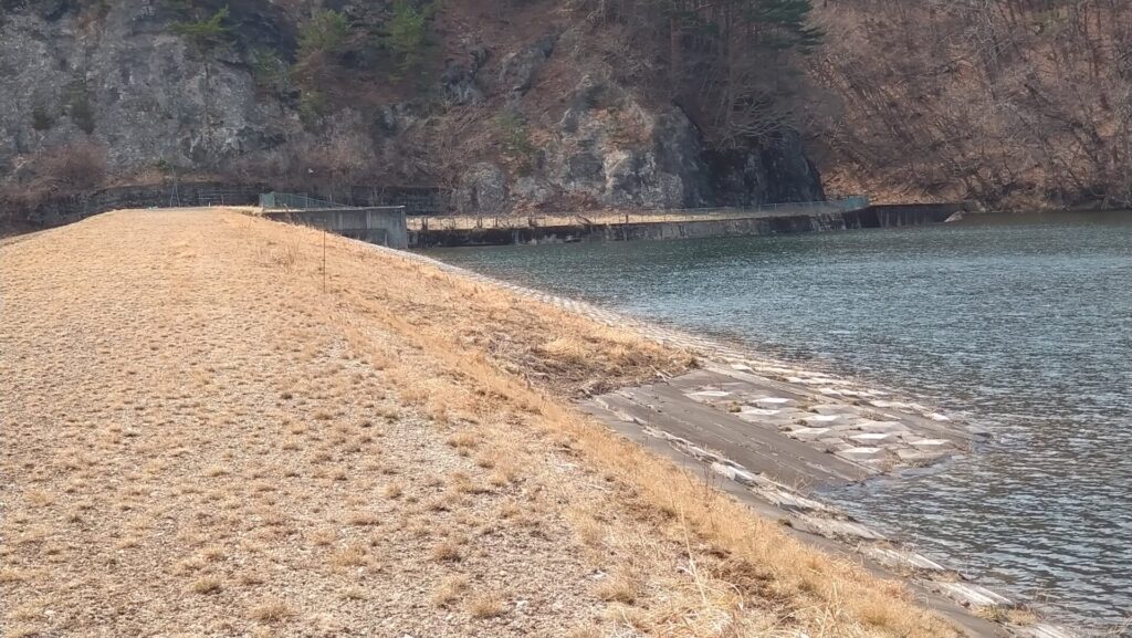 三ツ森ダムの洪水吐