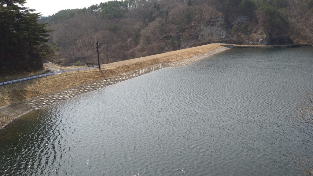 三ツ森ダムの上流側