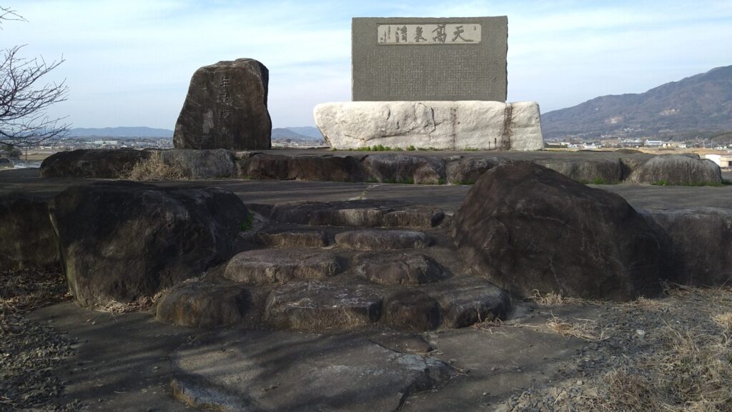 柳沢貯水池の石碑