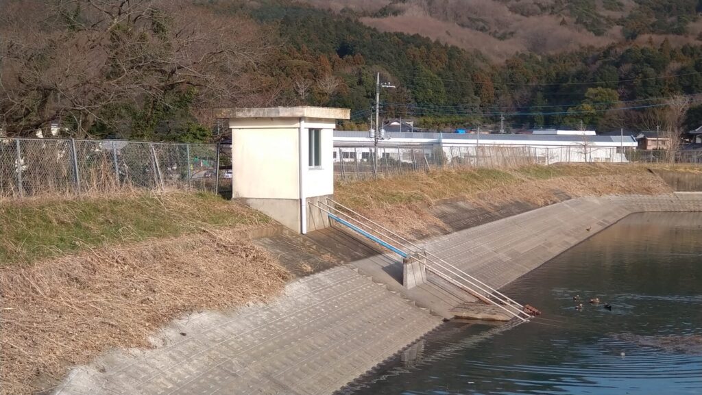 柳沢貯水池の取水設備