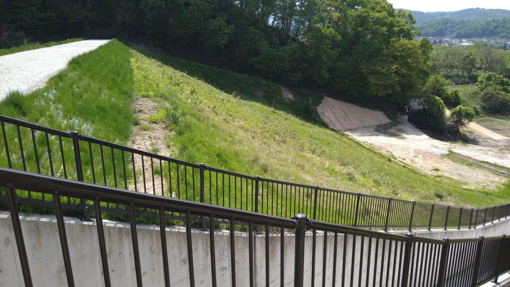 伏熊ダムの堤体