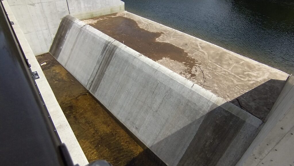 伏熊ダムの洪水吐