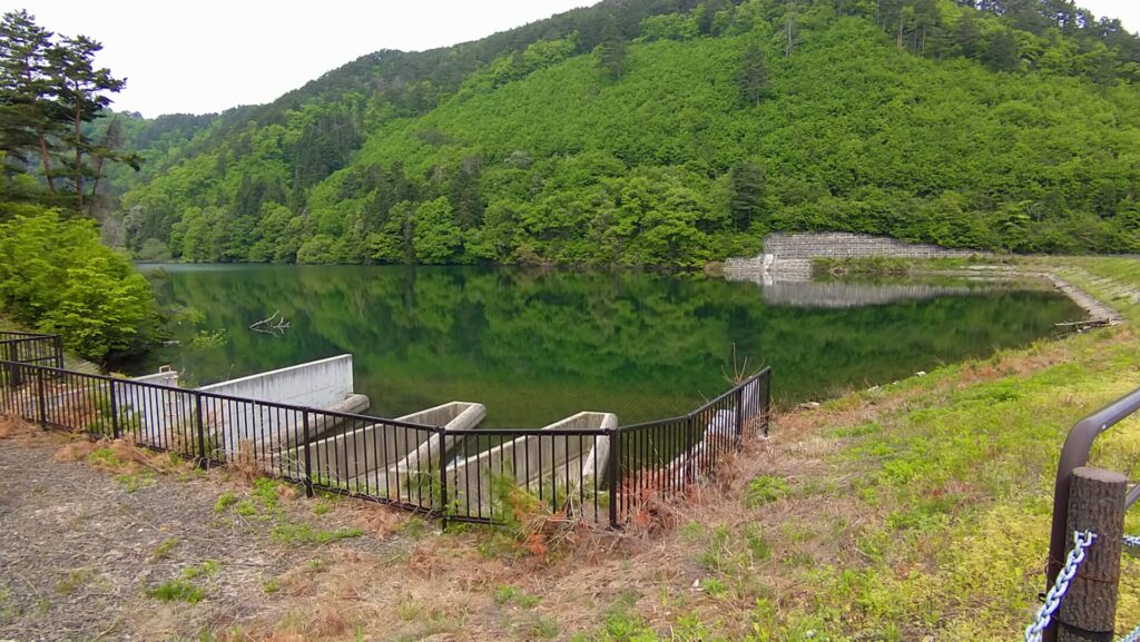 松沢溜池のダム湖