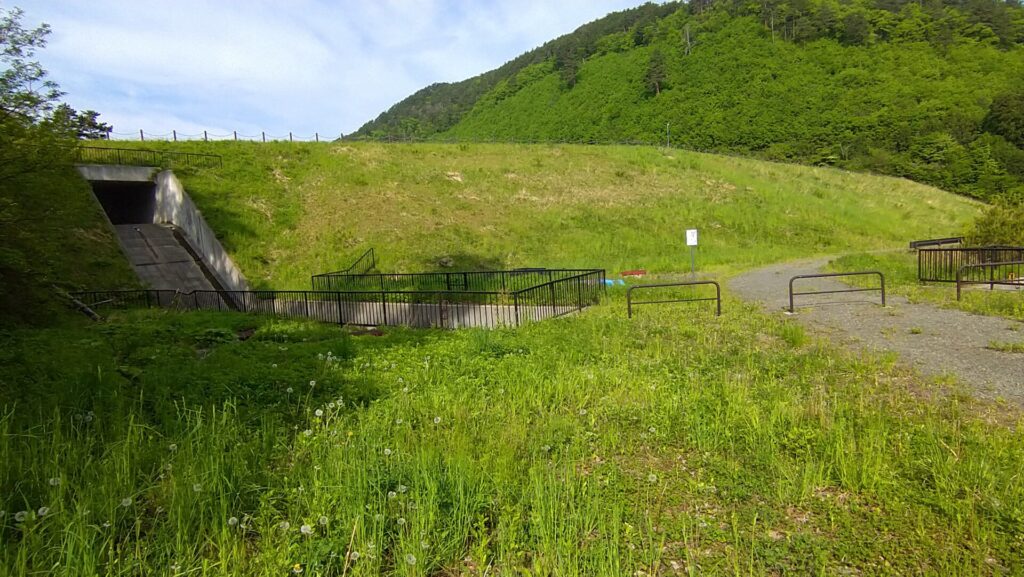下流側から見た松沢溜池