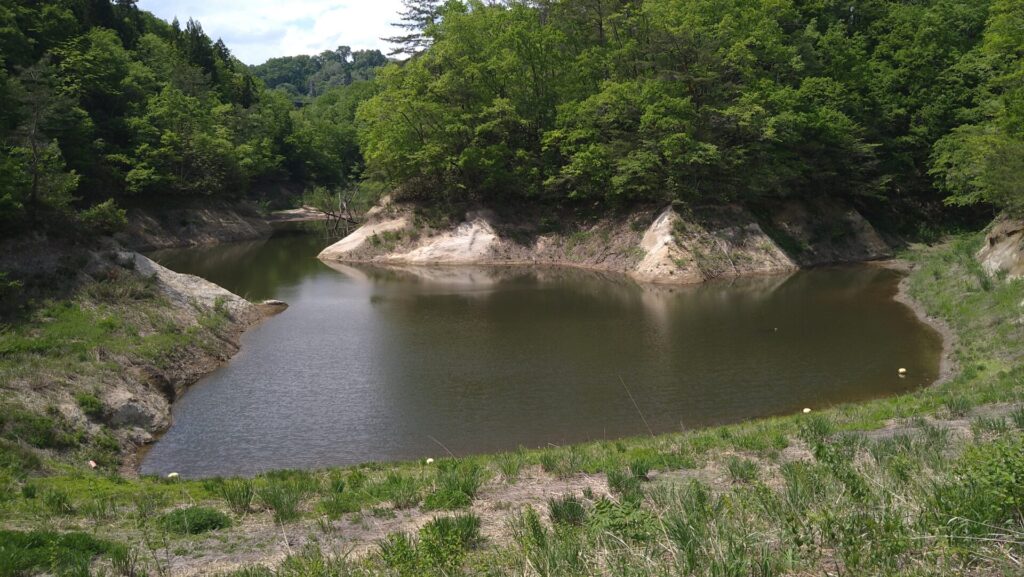 楯山溜池のダム湖