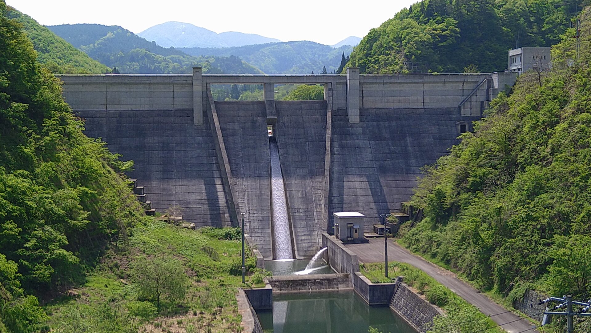 留山川ダム