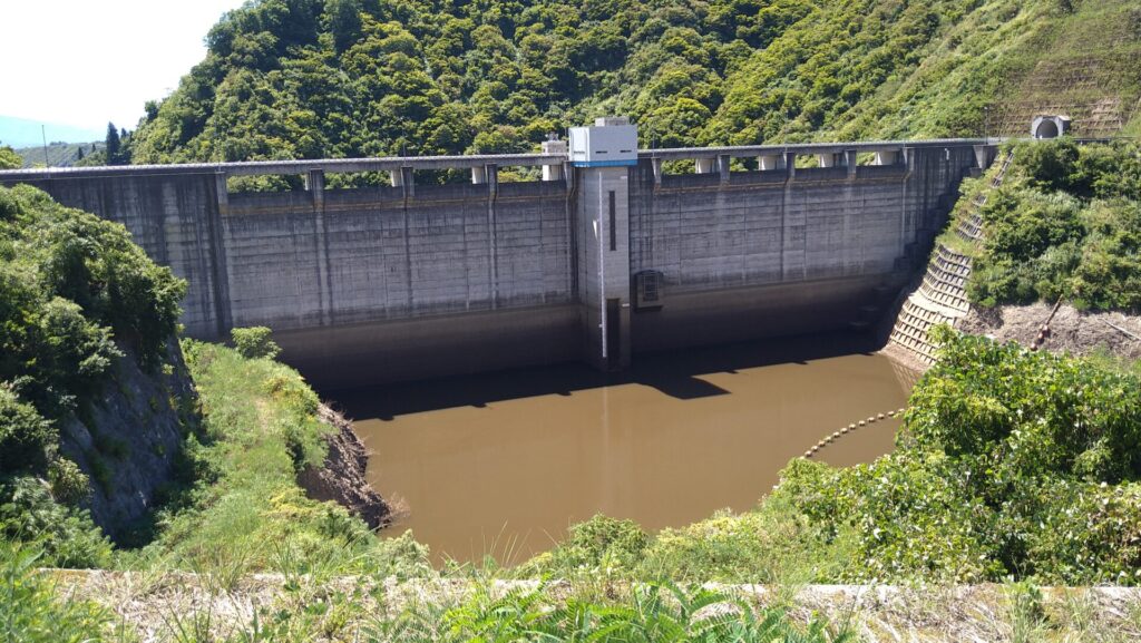 広神ダムの上流側