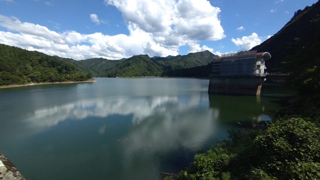 黒又川第一ダムのダム湖
