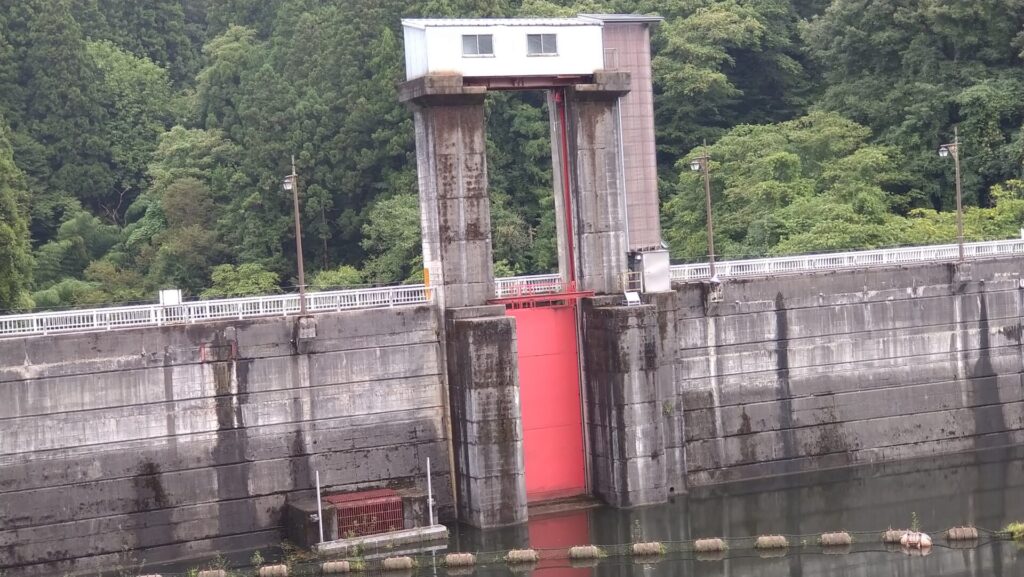 下条川ダムの洪水吐