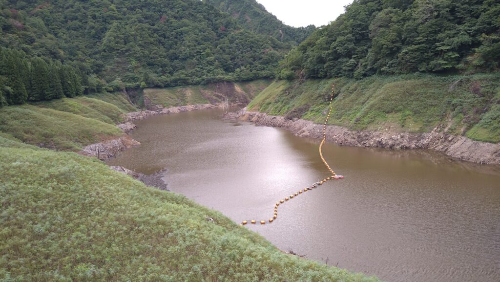 早出川ダムのダム湖