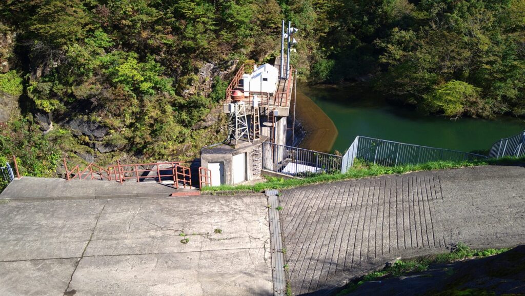 飯豊川第1ダムの風景