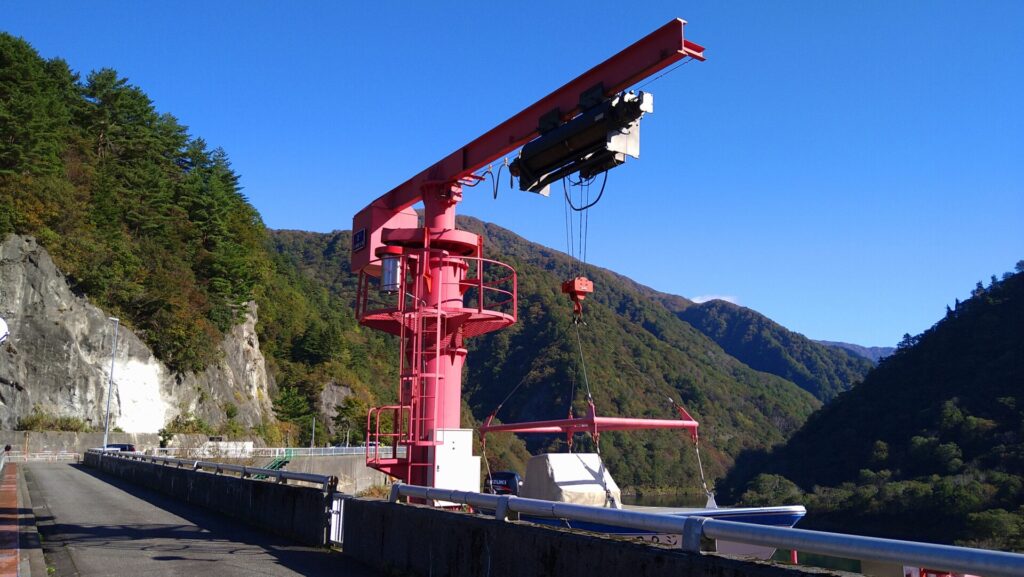 加治川治水ダムのクレーン