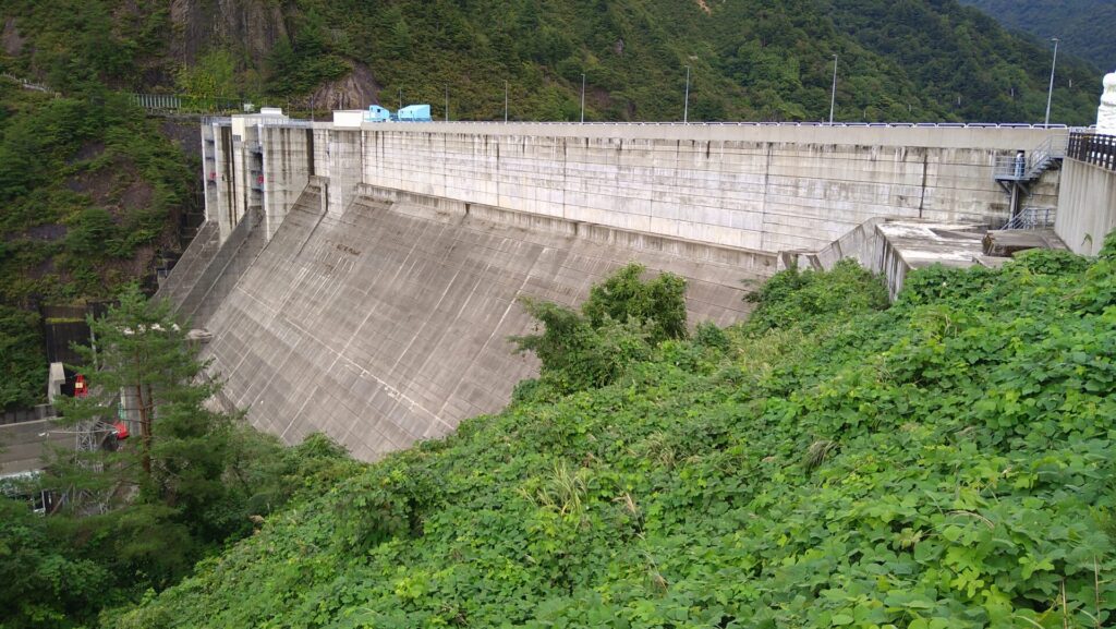 下流側から見た笠堀ダム