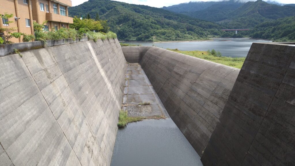 大谷ダムの洪水吐